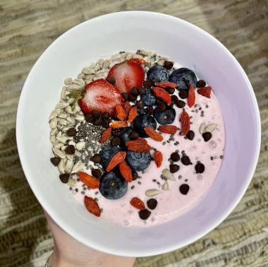Read more about the article Strawberry yogurt bowl