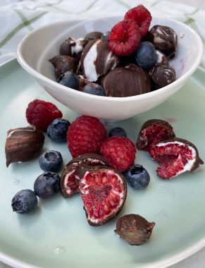Read more about the article Συνταγή chocolate frozen berries